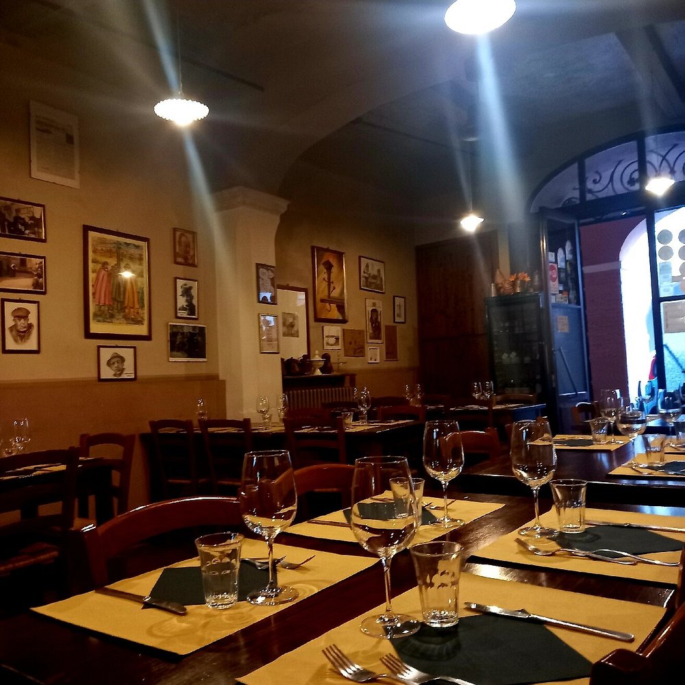 Sala interna dell'Osteria La Fratelansa